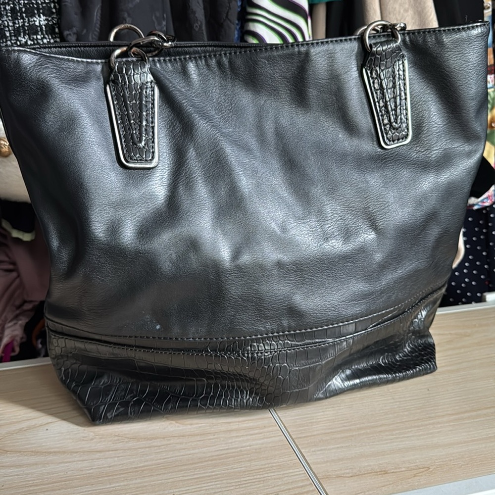 Simply Vera Vera Wang Black Leather Tote with Croc-Texture Trim - Picture 2 of 13